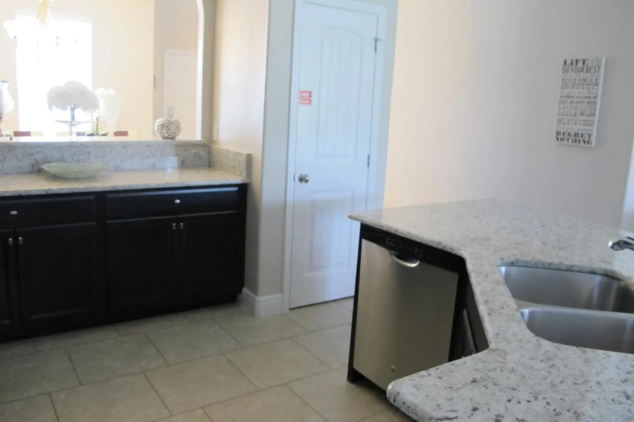 Solterra 5156 Villa Davenport